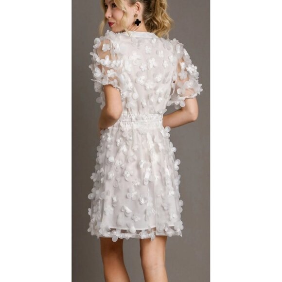 NWT Umgee White 3D Organza Split Neck Dress/Puff Sleeve Dress SMALL - Picture 3 of 11